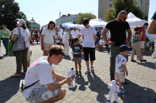 Робототехніка, дрони та досліди: у Луцьку – XІ Наукові пікніки23