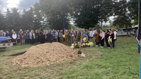 У Берестечківській громаді провели в останню дорогу воїна Володимира Чижука4
