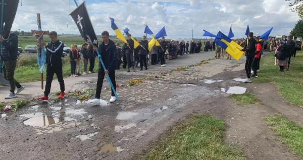У Берестечківській громаді провели в останню дорогу воїна Володимира Чижука