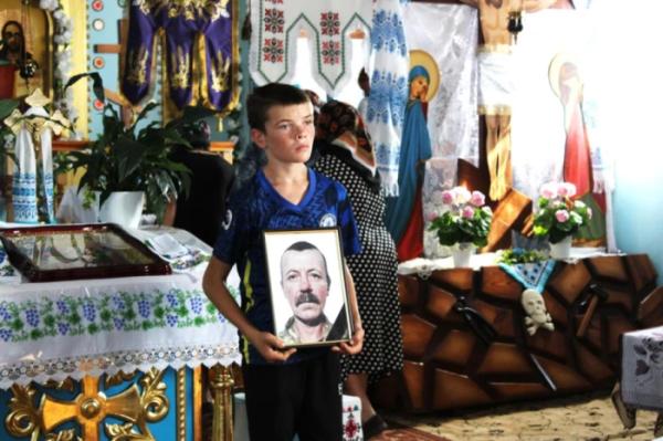 У Духчі в останню дорогу провели захисника України Віктора Ковальчука16