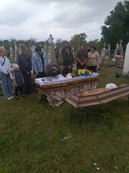 У Яблунівці в останню дорогу провели захисника України Віталія Нечипорука1