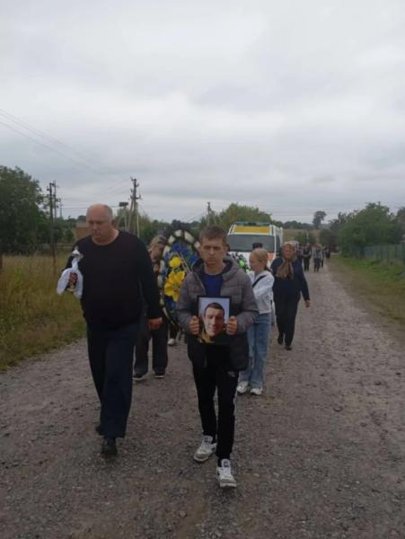 У Яблунівці в останню дорогу провели захисника України Віталія Нечипорука6