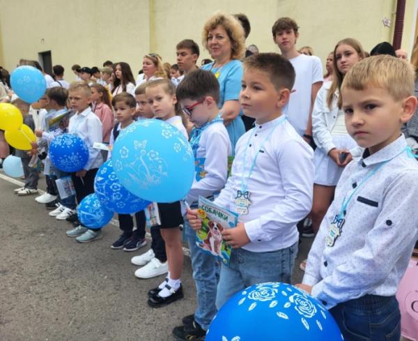 У Ковелі 750 першокласників сіли за шкільні парти12