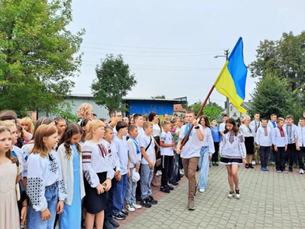 У Ковелі 750 першокласників сіли за шкільні парти27