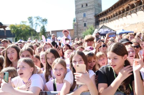 У Луцькому замку Kalush Orchestra відкривали благодійний фестиваль «Амбасадор Дитинства»14