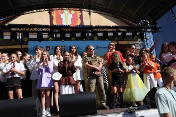 У Луцькому замку Kalush Orchestra відкривали благодійний фестиваль «Амбасадор Дитинства»21
