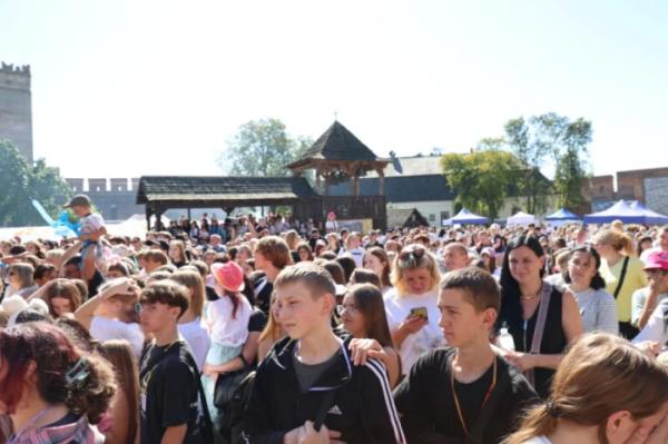 У Луцькому замку Kalush Orchestra відкривали благодійний фестиваль «Амбасадор Дитинства»43