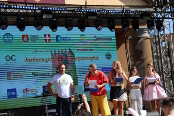 У Луцькому замку Kalush Orchestra відкривали благодійний фестиваль «Амбасадор Дитинства»29