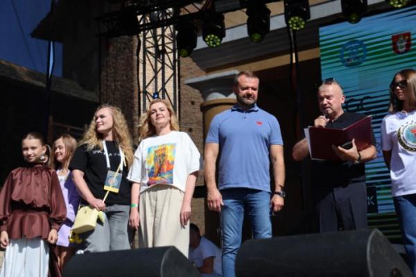 У Луцькому замку Kalush Orchestra відкривали благодійний фестиваль «Амбасадор Дитинства»5