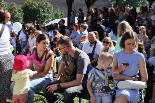 У Луцькому замку Kalush Orchestra відкривали благодійний фестиваль «Амбасадор Дитинства»33