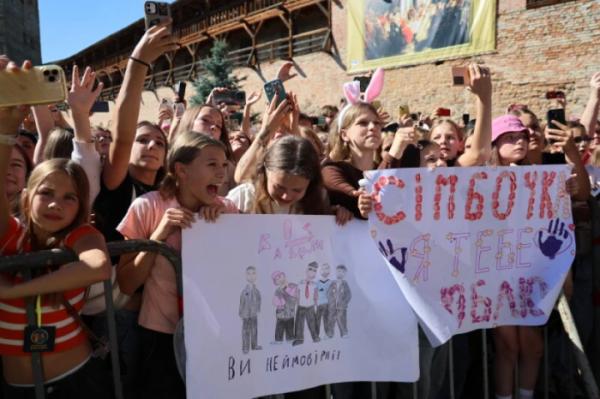 У Луцькому замку Kalush Orchestra відкривали благодійний фестиваль «Амбасадор Дитинства»20