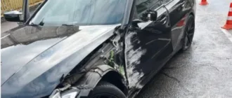 У Луцьку автівка в'їхала в електроопору