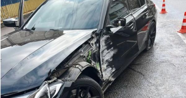 У Луцьку автівка в'їхала в електроопору