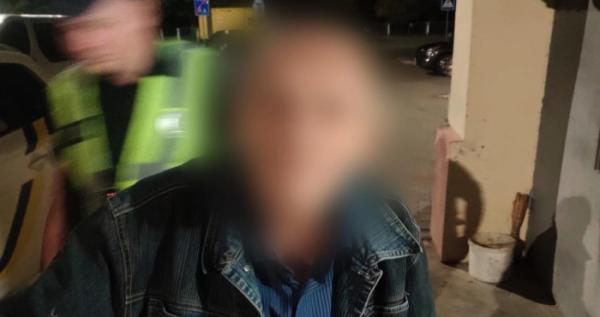 У Луцьку патрульні допомогли пенсіонеру повернутися додому