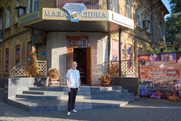 У Миколаєвському театрі відбулася прем’єра музичного проєкту «Дівочі посиденьки»1