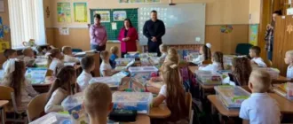 У Нововолинській громаді першокласники отримали електронні квитки для проїзду