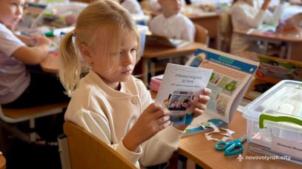У Нововолинській громаді першокласники отримали електронні квитки для проїзду2