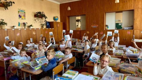 У Нововолинській громаді першокласники отримали електронні квитки для проїзду1