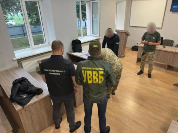 У пункті пропуску «Угринів» викрили військовослужбовців, які сприяли незаконному виїзду за кордон понад 80 чоловіків7