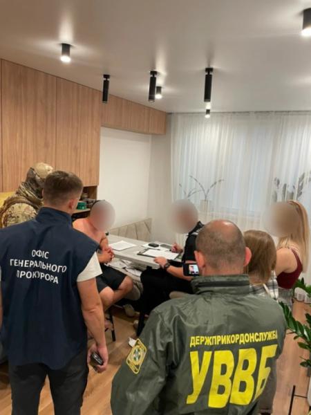 У пункті пропуску «Угринів» викрили військовослужбовців, які сприяли незаконному виїзду за кордон понад 80 чоловіків1