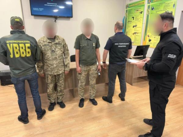 У пункті пропуску «Угринів» викрили військовослужбовців, які сприяли незаконному виїзду за кордон понад 80 чоловіків2