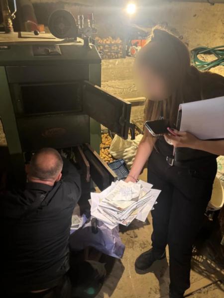У пункті пропуску «Угринів» викрили військовослужбовців, які сприяли незаконному виїзду за кордон понад 80 чоловіків8