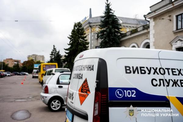 У Рівному поліцейські зустріли ще два евакуаційних потяги з Донеччини1