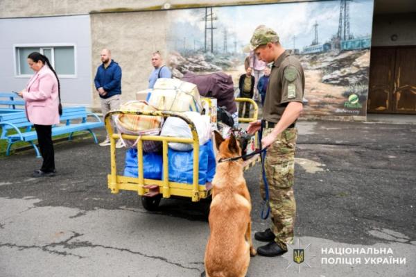 У Рівному поліцейські зустріли ще два евакуаційних потяги з Донеччини13