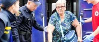 У Рівному поліцейські зустріли ще два евакуаційних потяги з Донеччини