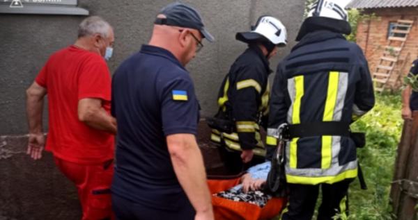 У селі Маньків рятували пенсіонерку, яка впала вдома і не могла підвестися