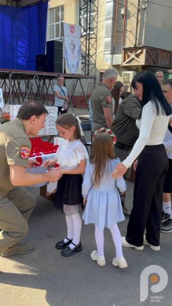 У Шептицькому дітям загиблих захисників та захисниць вручили пам’ятні кулони «Батьківське серце»5