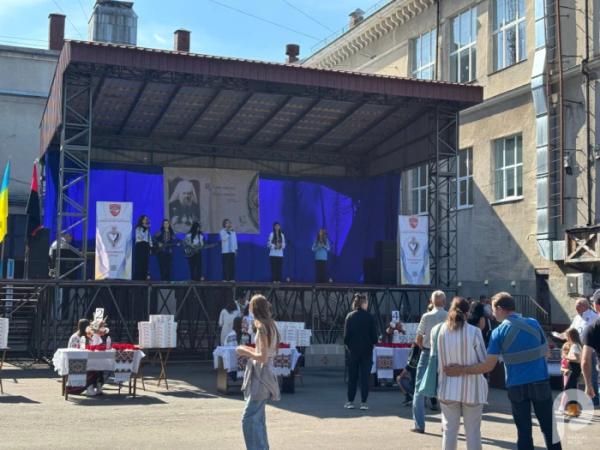 У Шептицькому дітям загиблих захисників та захисниць вручили пам’ятні кулони «Батьківське серце»6