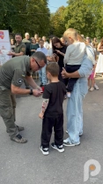 У Шептицькому дітям загиблих захисників та захисниць вручили пам’ятні кулони «Батьківське серце»26