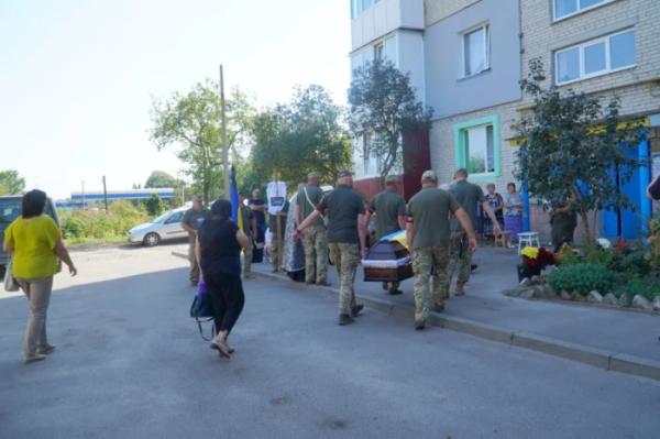 У Володимирі попрощалися із захисником Максимом Романюком2