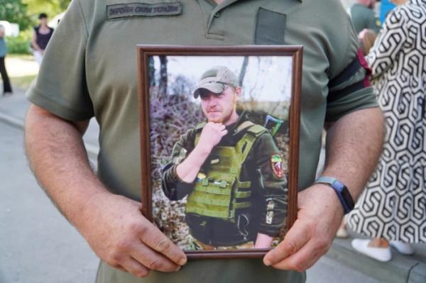 У Володимирі попрощалися із захисником Максимом Романюком3