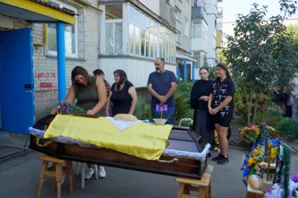 У Володимирі попрощалися із захисником Максимом Романюком7