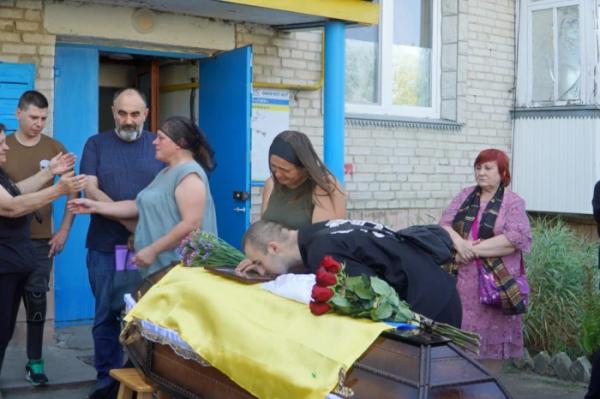 У Володимирі попрощалися із захисником Максимом Романюком15