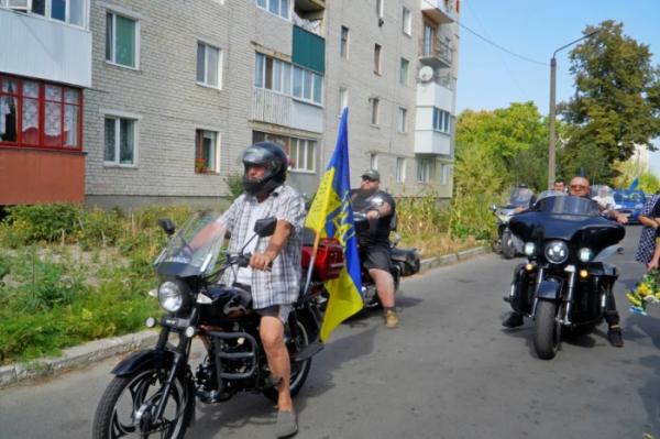 У Володимирі попрощалися із захисником Максимом Романюком19