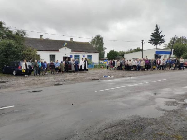 У Залісцях відкрили Алею слави та пам'яті на честь трьох полеглих земляків9