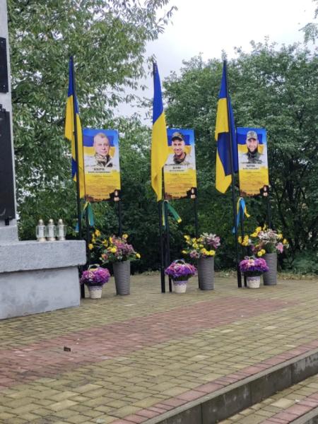 У Залісцях відкрили Алею слави та пам'яті на честь трьох полеглих земляків19