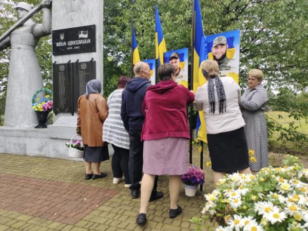 У Залісцях відкрили Алею слави та пам'яті на честь трьох полеглих земляків14