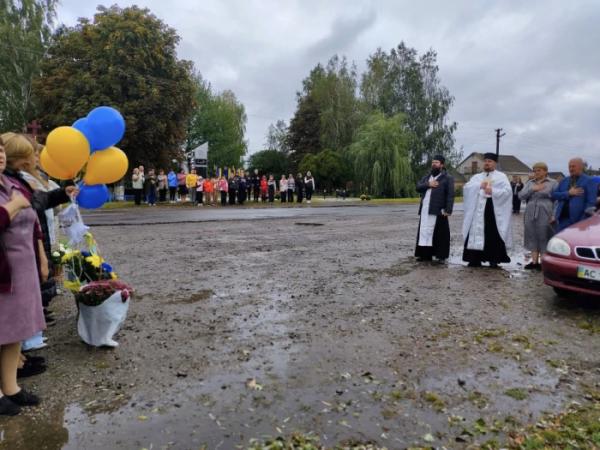 У Залісцях відкрили Алею слави та пам'яті на честь трьох полеглих земляків17