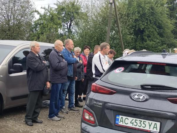 У Залісцях відкрили Алею слави та пам'яті на честь трьох полеглих земляків16