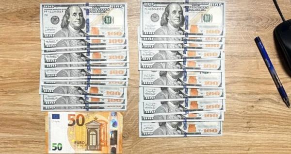 У Здолбунові таксист поцупив із сумки пасажира майже 150 тисяч гривень