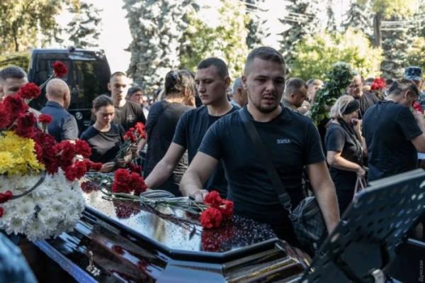 В Одесі попрощалися з курсантами Інституту ВМС, загиблими від удару дрона біля Вилкового3