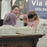 В Острозі презентували тактильні макети архітектурних пам’яток для інклюзивної екскурсії