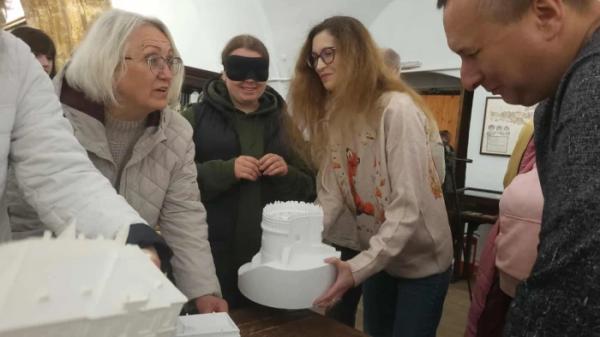 В Острозі презентували тактильні макети архітектурних пам’яток для інклюзивної екскурсії8