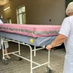 Волонтер з Нідерландів передав лікарні у Шептицькому ліжка та матраци