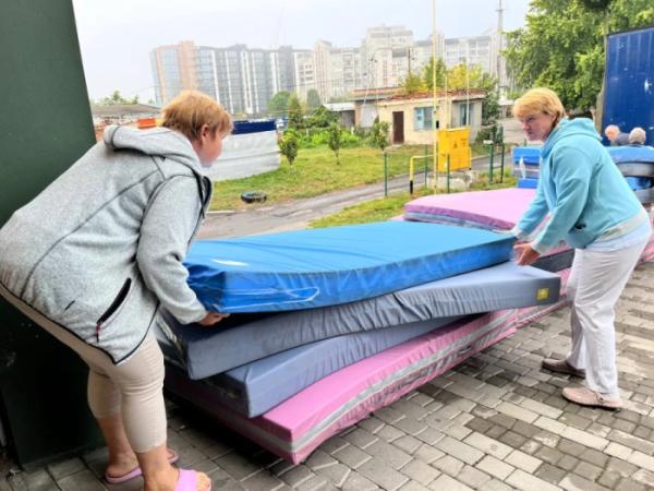 Волонтер з Нідерландів передав лікарні у Шептицькому ліжка та матраци4