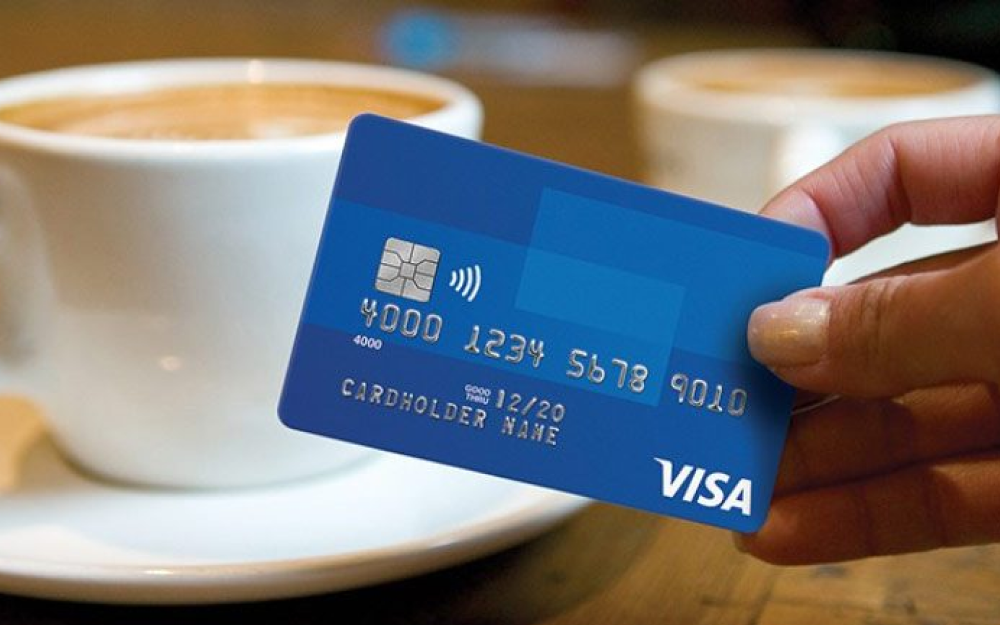 Чому гроші не завжди тримають у національній валюті?